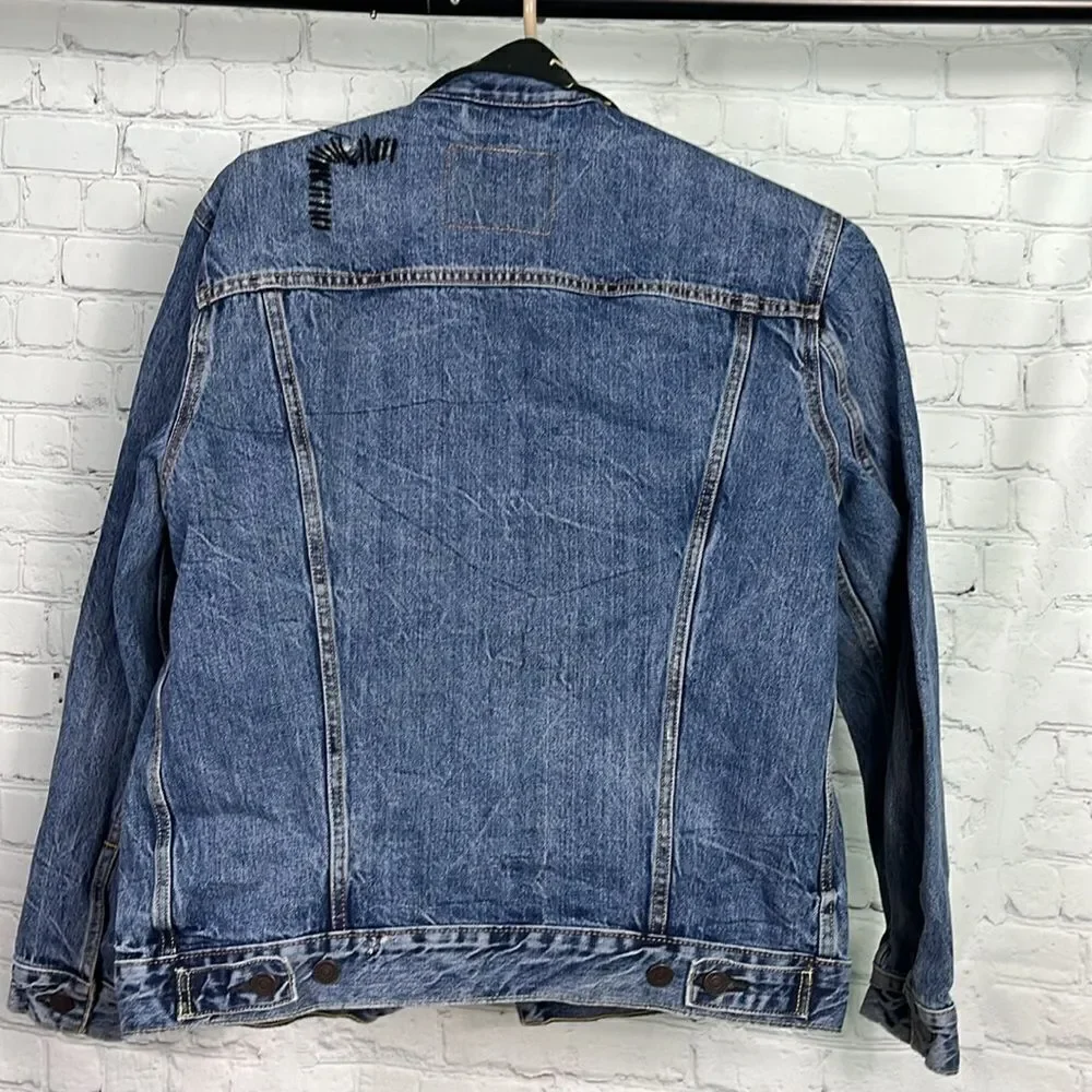 Levi’s Hula Girl Collar Trucker Denim Jacket size Medium Distressed - Picture 5 of 8